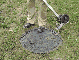 KänguruLifter® Kompakt hebt Scharnierdeckel aus